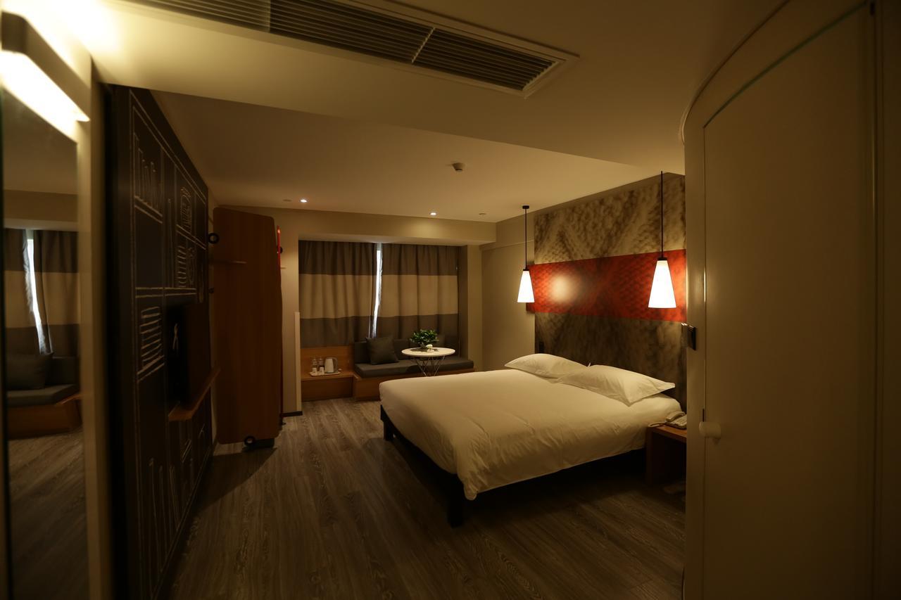 Ibis Chengdu West Jingcui Road Hotel Exterior photo