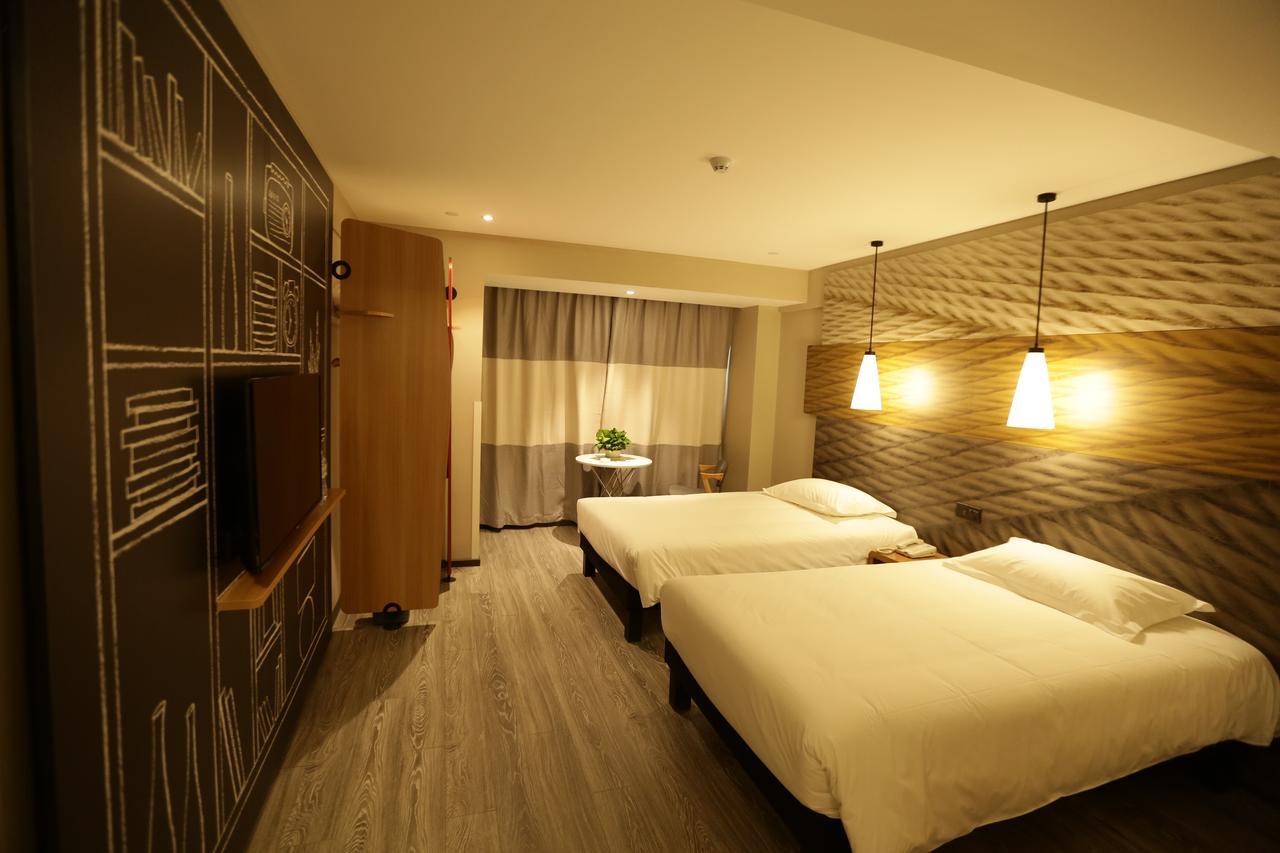 Ibis Chengdu West Jingcui Road Hotel Exterior photo