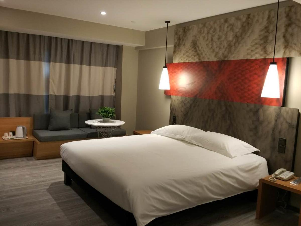 Ibis Chengdu West Jingcui Road Hotel Exterior photo