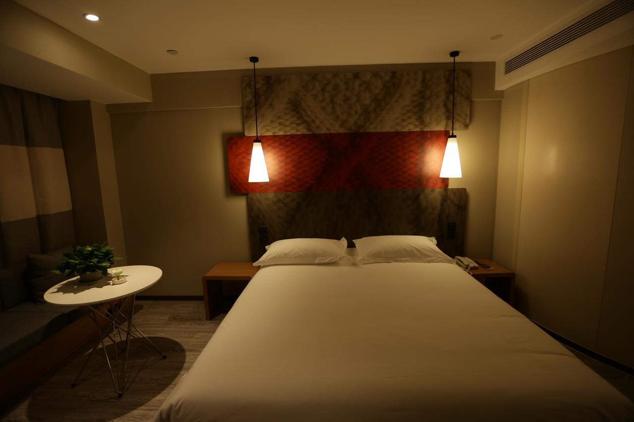 Ibis Chengdu West Jingcui Road Hotel Exterior photo